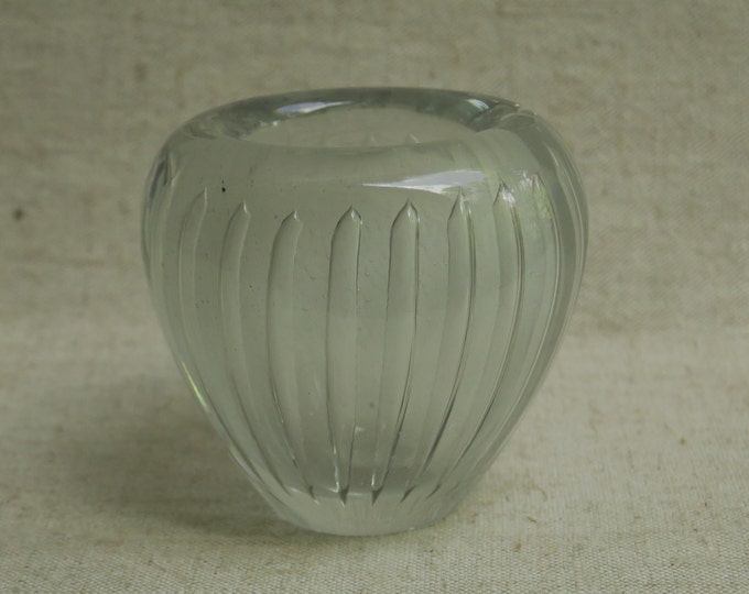 petit vase en verre épais signé K.F. Kaj Franck (1911-1989) Helsinki