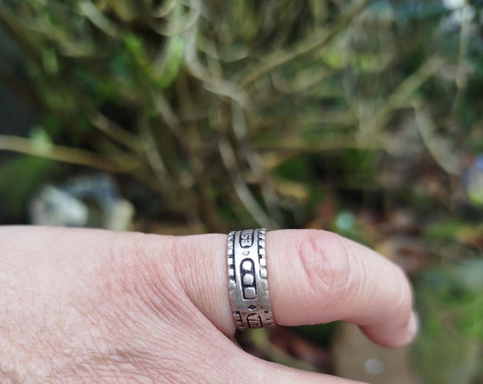 bijoux homme et femme, bague du Pays Basque en argent, eskual herriko ornoit zapena, souvenir du Pays Basque