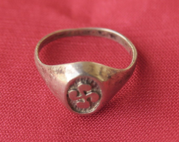 bijoux homme et femme, bague ancienne du Pays Basque en métal argenté, croix Basque