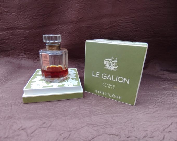 flacon à parfum ancien de collection parfumerie Le Galion, parfum sortilège