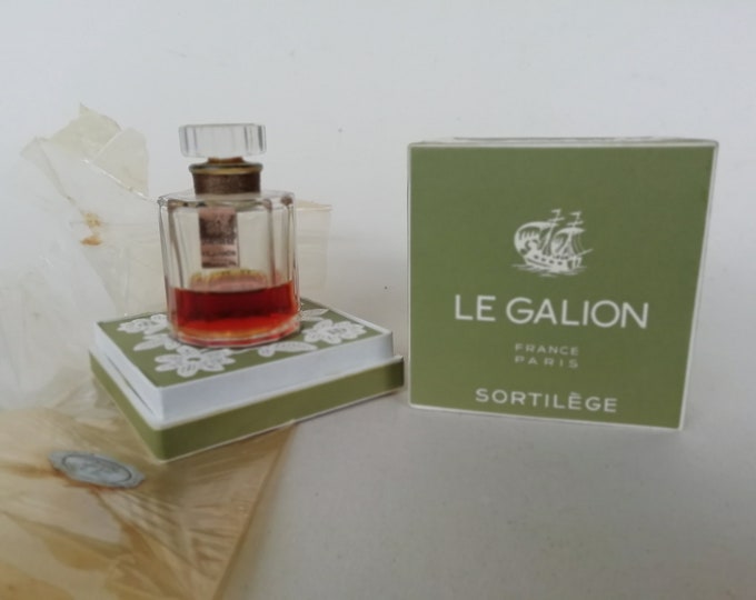 ancien flacon à parfum de collection parfumerie Le Galion, parfum sortilège