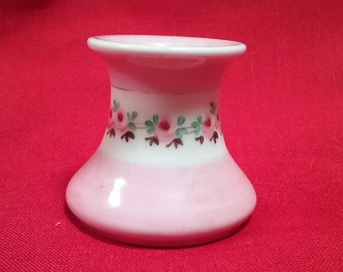 essuie plume d'époque Napoléon III  porcelaine blanche, peinte rose pâle, décors de petites fleurs