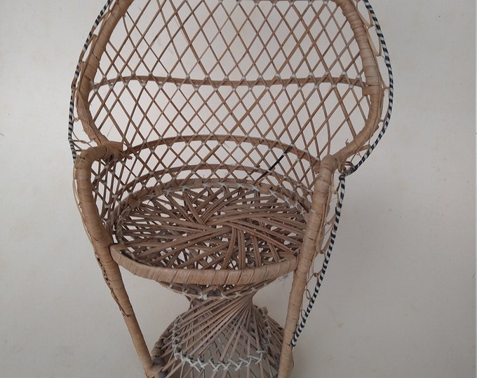 ancien fauteuil Emmanuelle, petit format décoratif