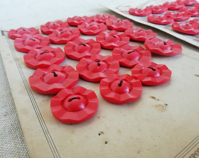 lot de boutons anciens de couleur rouge