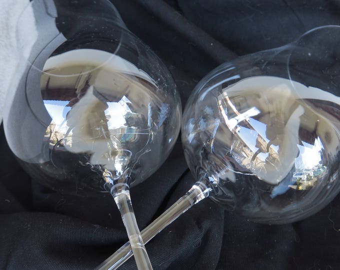 superbe et anciens grands verres à pied vintage, cristal de Sèvres, 2 verres à déguster grands crus Numéro de série 79127,