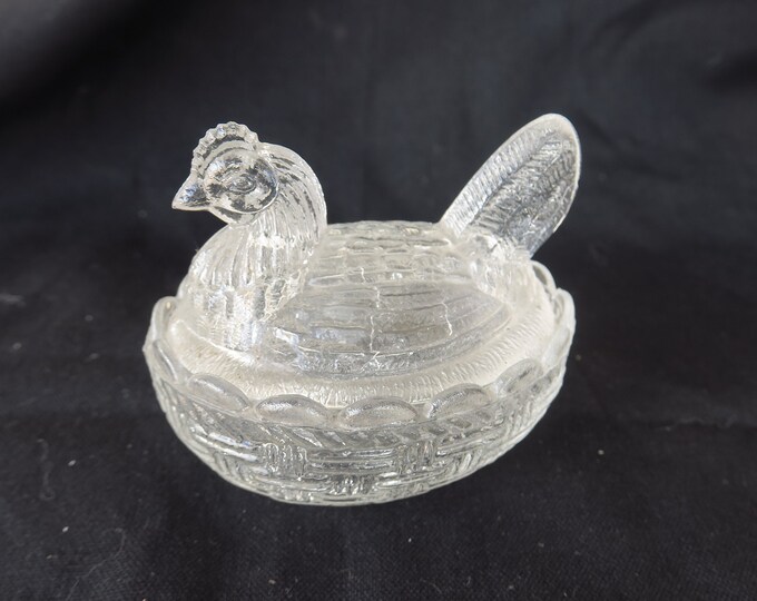 art de la table ancienne petite poule en verre moulé-pressé, bonbonnière, sucrier, ...cuisine, récipient d'époque début 20 ème siècle