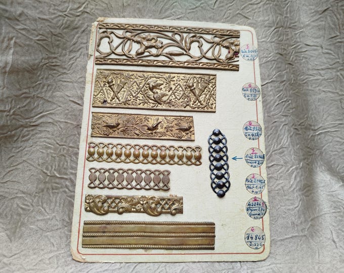 ancienne planche de représentant, échantillons anciens en laiton doré pour ornementer du mobilier