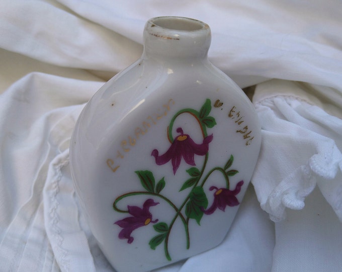 ancien flacon à parfum en porcelaine, Sylva, cyclamen