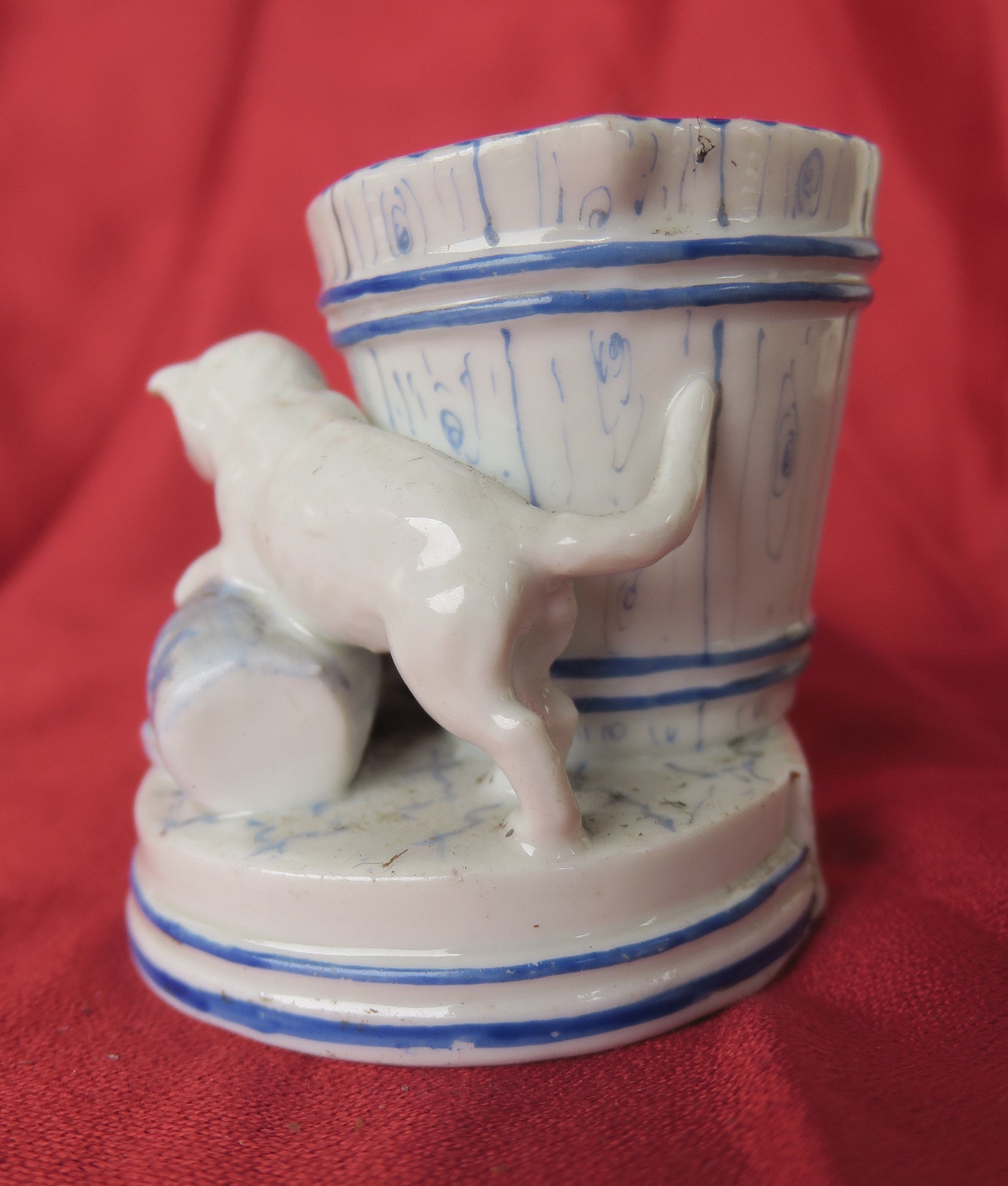 Ancien Pyrogene En Porcelaine Petits Chats Qui Renversent Le Broc De Lait Ancient Pyrogen Porcelain Small Cats Antica Porcellana Pirogena