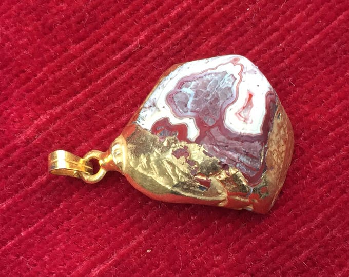 pendentif ancien ou d'occasion en pierre taillée & doré, pendant, bijoux