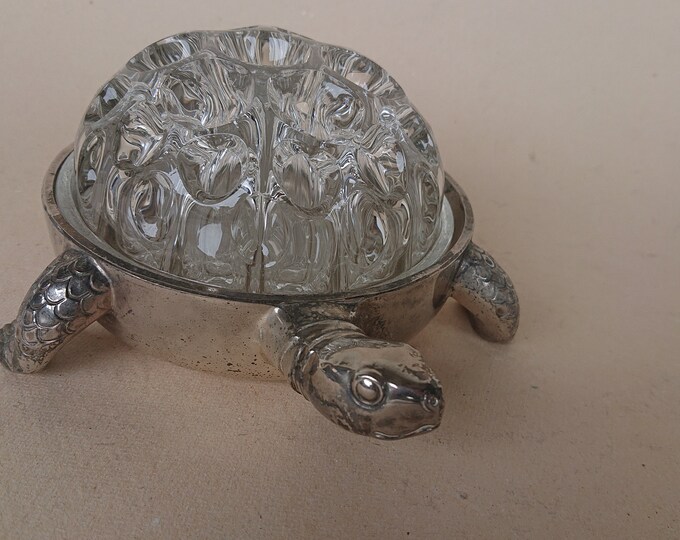 superbe centre de table ancien  pique fleurs en métal argent en forme de tortue