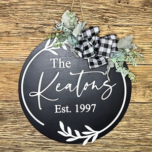 Percha de puerta personalizada personalizada - Percha de puerta de nombre de familia - Signo de nombre de familia - Percha de puerta de bienvenida de madera - Letrero de puerta principal - Regalo de boda
