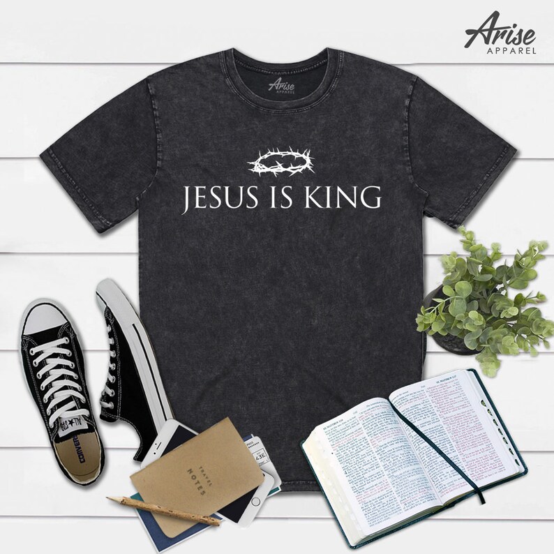 Jesus är kung t-shirt - kristen t-shirt, troskläder, gudskjorta, kristen t-shirt, kristen gåva, kyrklig dopgåva, religiös t-shirt Premium Vintage