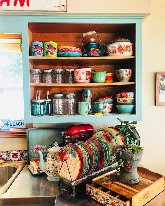 Pioneer Woman Kitchen Decor You Need Now - Angie Holden The