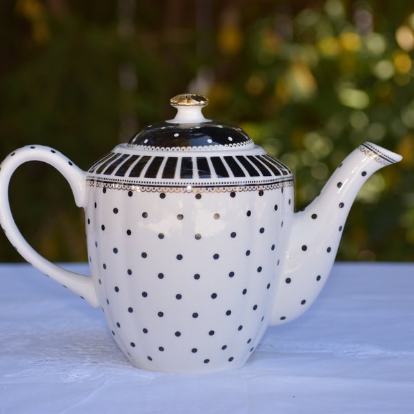 Teapot. Black and White Polka Dots. 40oz Porcelain Tea Pot with Imported Tea Sampler.