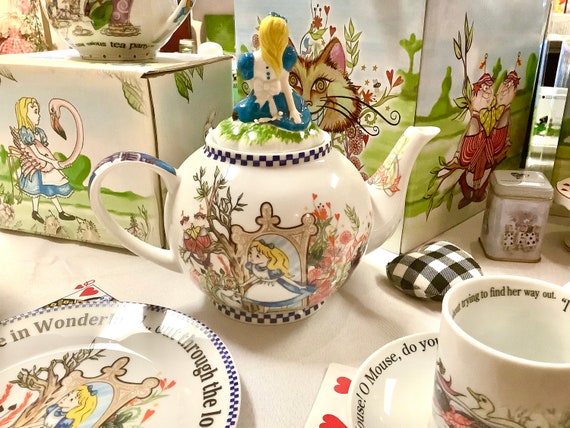 [Alice in Wonderland] Disney Alice in Wonderland Porcelain Stackable Teapot  Set