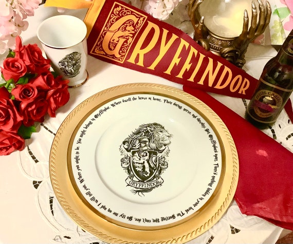 Assiette Harry Potter plaquée or, plat de déjeuner gravé avec poème du  chapeau de tri de la maison de Poudlard. Gryffondor Poufsouffle Serpentard,  Serdaigle -  France