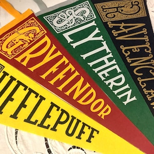 Harry Potter House Wall Banners - 20 x 12 Hogwarts House Flags Complete  Decor Gifts - Gryffindor, Slytherin, Hufflepuff, Ravenclaw Banner (5 Piece  Set) (Small) : Buy Online at Best Price in