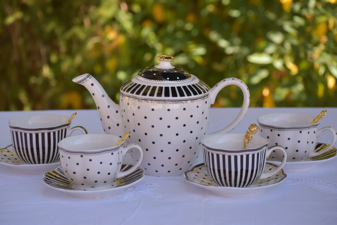 alice in wonderland mad hatter tea set
