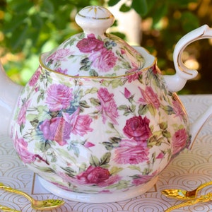 Teapot  Old Country Rose. Chintz White with Pink Roses. 40oz Fine Bone China Tea Pot with Imported Tea Sampler.