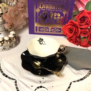 Personalisierte Schlange Teetasse Spooky Serpent Schwarz und Gold Porzellan vergoldet Löffel Tee Serviette, lose Tee Paket. Kommt mit Geschenkbox
