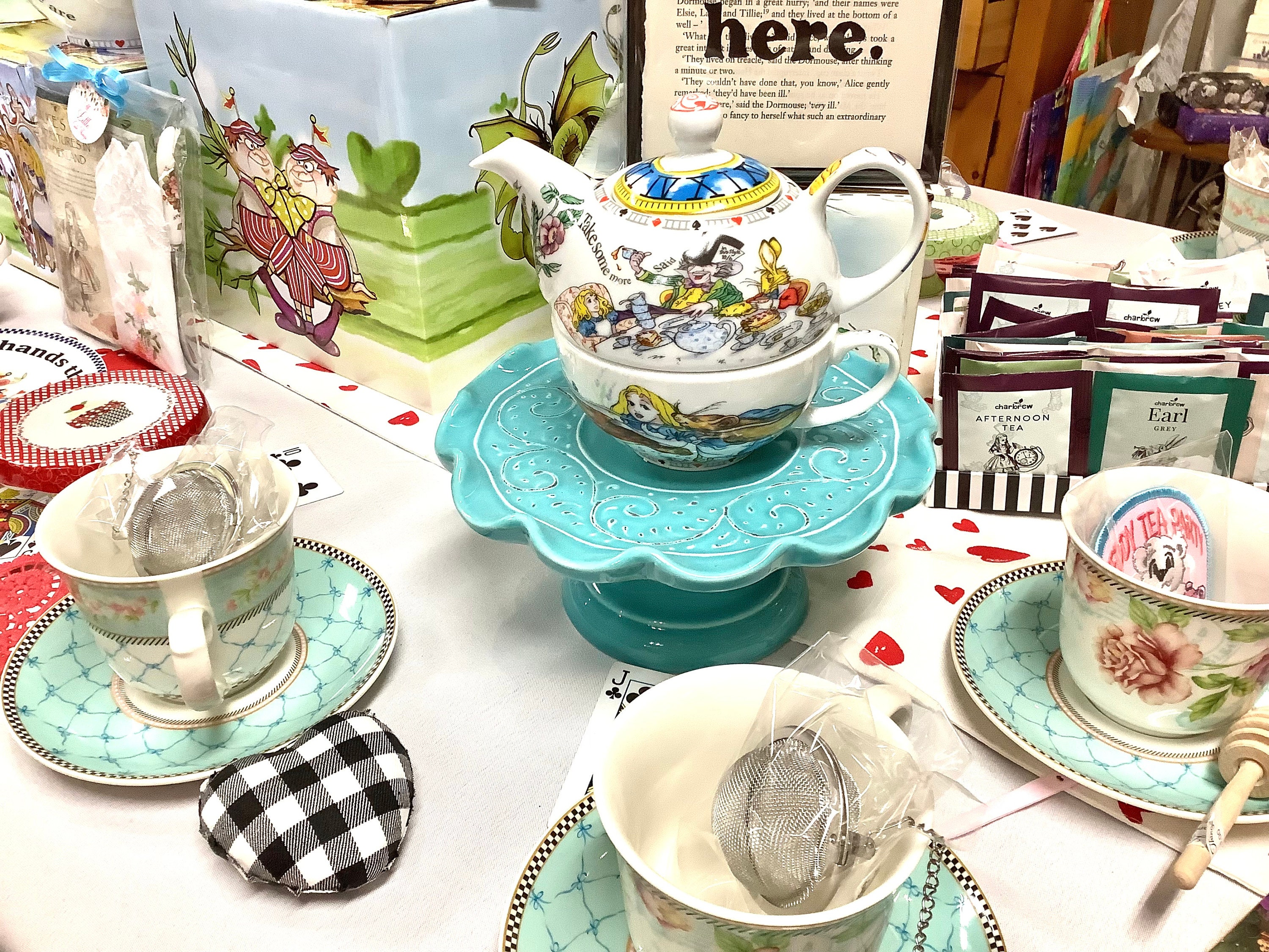 Alice in Wonderland Tea for one MINT Vintage Paul Cardew teapot 