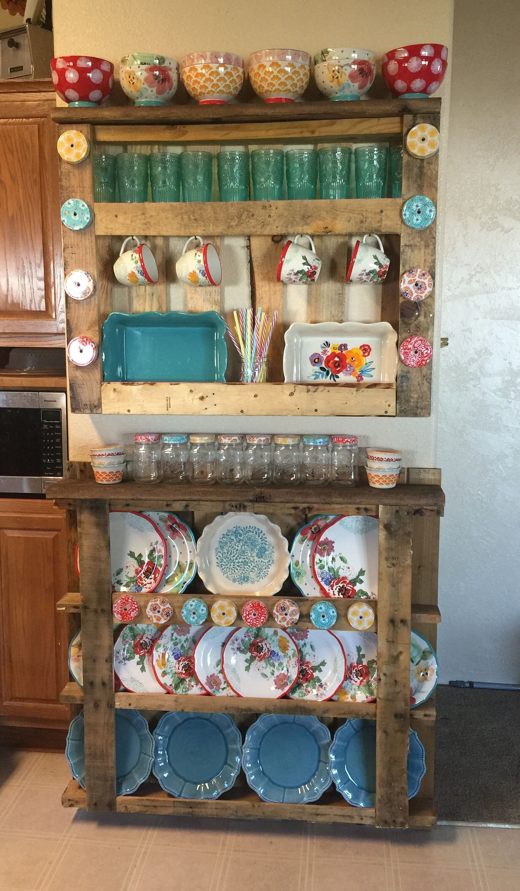 Pioneer Woman's new kitchen line is decorative and affordable