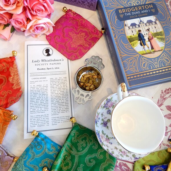 Tea Gift. Bridgerton Kate Sharma I Despise English Tea. Silk Indian pouch, Cardamom tea and Cardamom seeds. Unique Bridgerton party favors