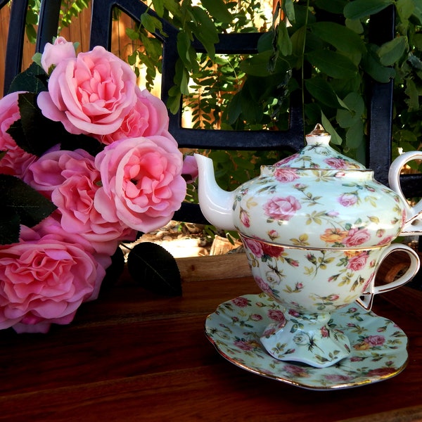 Coffret thé personnalisé pour une personne, menthe floral chintz avec bordures dorées. Théière et tasse à thé en porcelaine plaquée or, sachet de thé, serviette de table