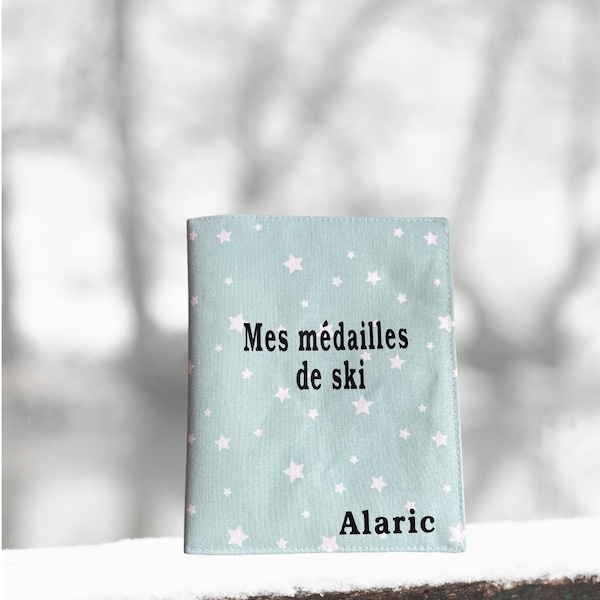 Pochette pour medailles de ski vert d’eau avec étoiles