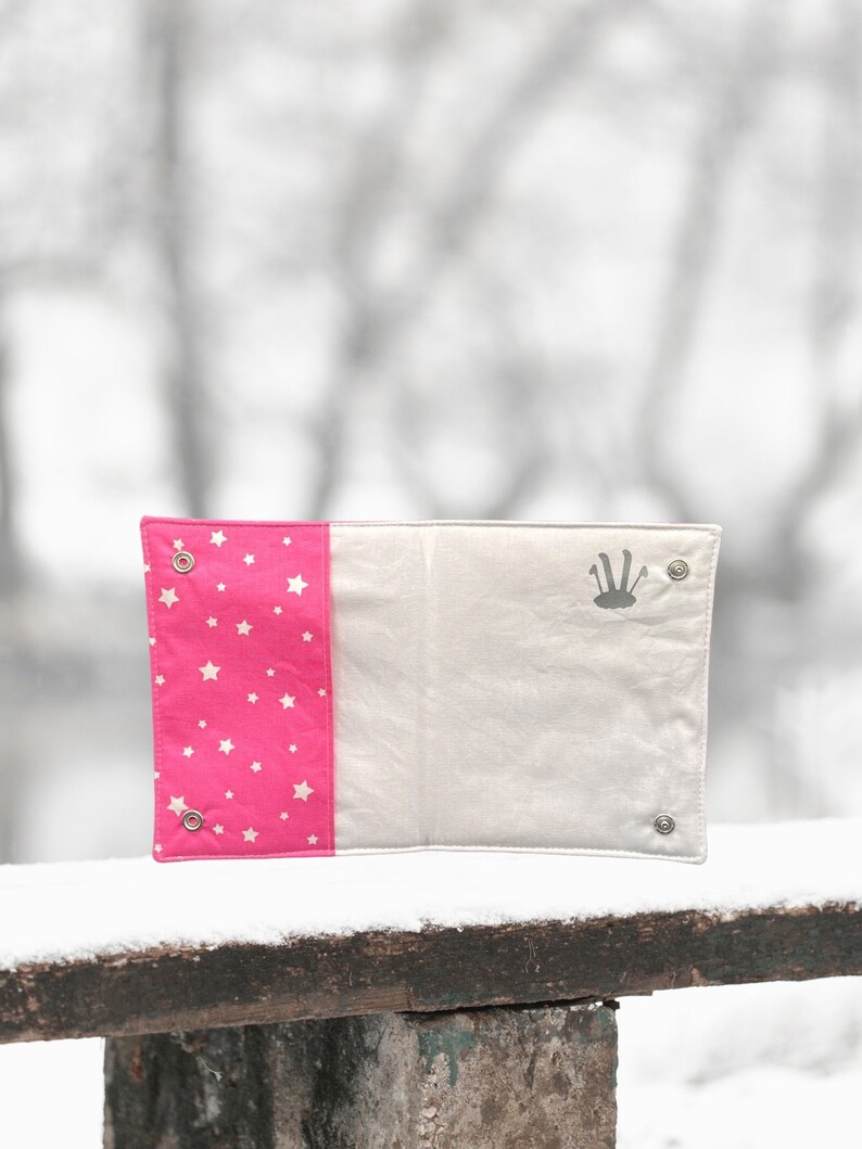 Pochette pour medailles de ski fuchsia avec étoiles standard