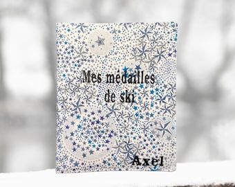 Pochette Liberty Adelajda bleu de rangement pour médailles de ski ou autres sports, existe en plusieurs tailles