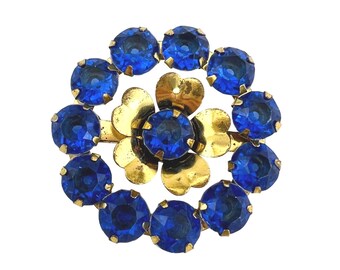 Lot - Broche clip fleurs en or jaune ciselé et ajouré, composée d'un