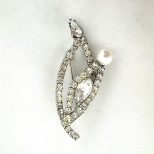 Vintage Clear Rhinestone Leaves Brooch With Pearl Accent Silver Tone