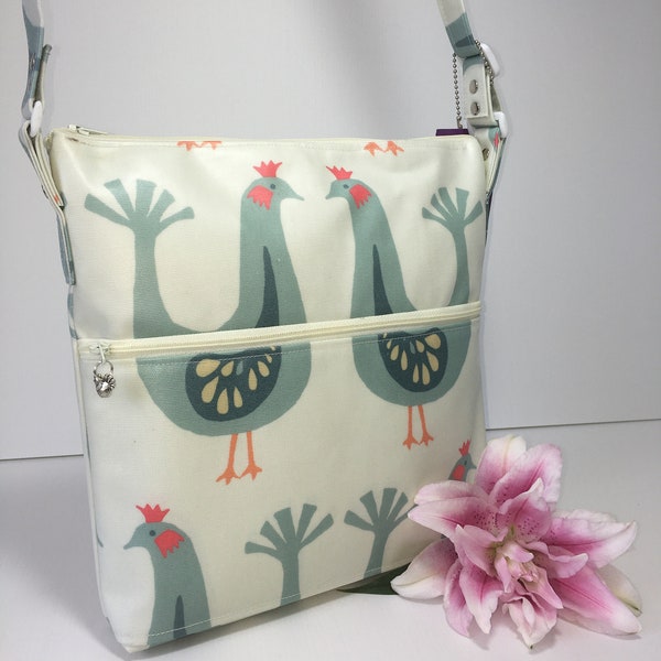 Sac bandoulière en toile cirée 100 % coton fabriqué au Royaume-Uni, entièrement réglable, poulets Skandi en bleu sarcelle – Léger, solide, facile à nettoyer et résistant à l'eau !