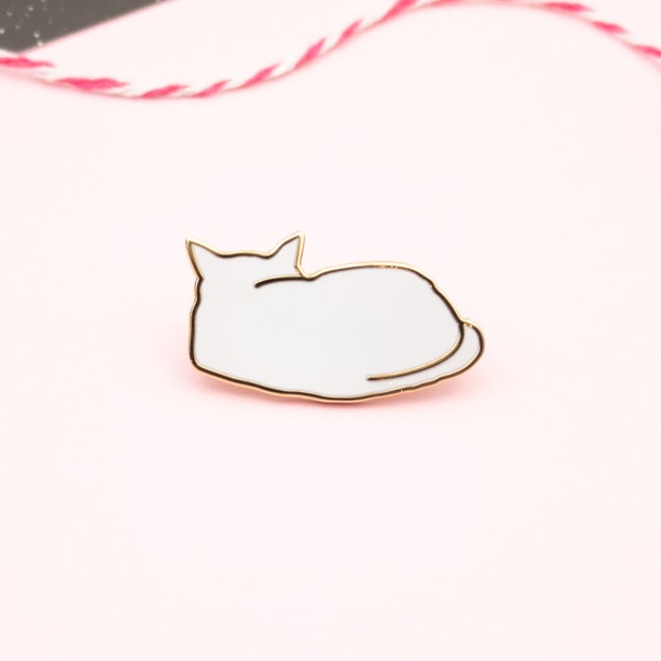 White Cat Enamel Pin / White Cat Pin / Aesthetic Pin / Cat Lover Gift
