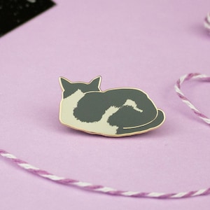 Grey and White Cat Enamel Pin / Cute Cat Pin / Cat Lover Gift