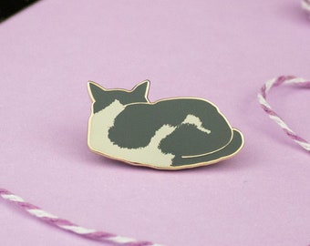 Grey and White Cat Enamel Pin / Cute Cat Pin / Cat Lover Gift