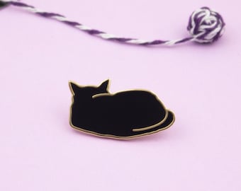 Épingle en émail chat noir, chat noir sorcière, épingle porte-bonheur, cadeau pour amoureux des chats, cadeau perte d'un animal de compagnie, broche chat, épingle mignon chat noir