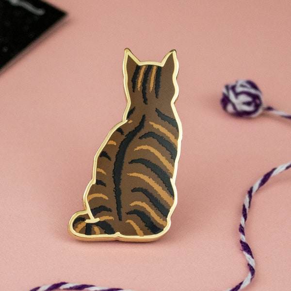 Braun getigerte Katze Emaille Pin: Gold Plated Kitty Anstecker