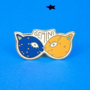 Szpilka z emalii Gemini Cat | Odznaka ze znakiem zodiaku | Szpilka z kotem | Prezent zodiakalny