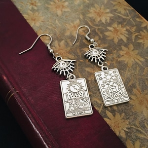 Boucles d'oreilles en argent dépareillées cartes de tarot, la lune et les étoiles, mauvais œil