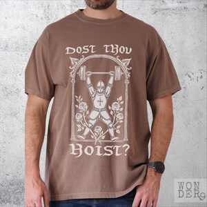 Camiseta Dost Thou Hoist Comfort Colors: Camiseta engraçada de levantamento de peso para academia Espresso
