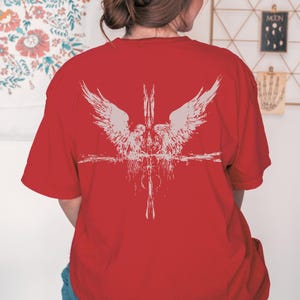 Camiseta con colores cómodos de Ángeles en la Cruz: Camiseta grunge inspirada en el amor metalero cristiano Red