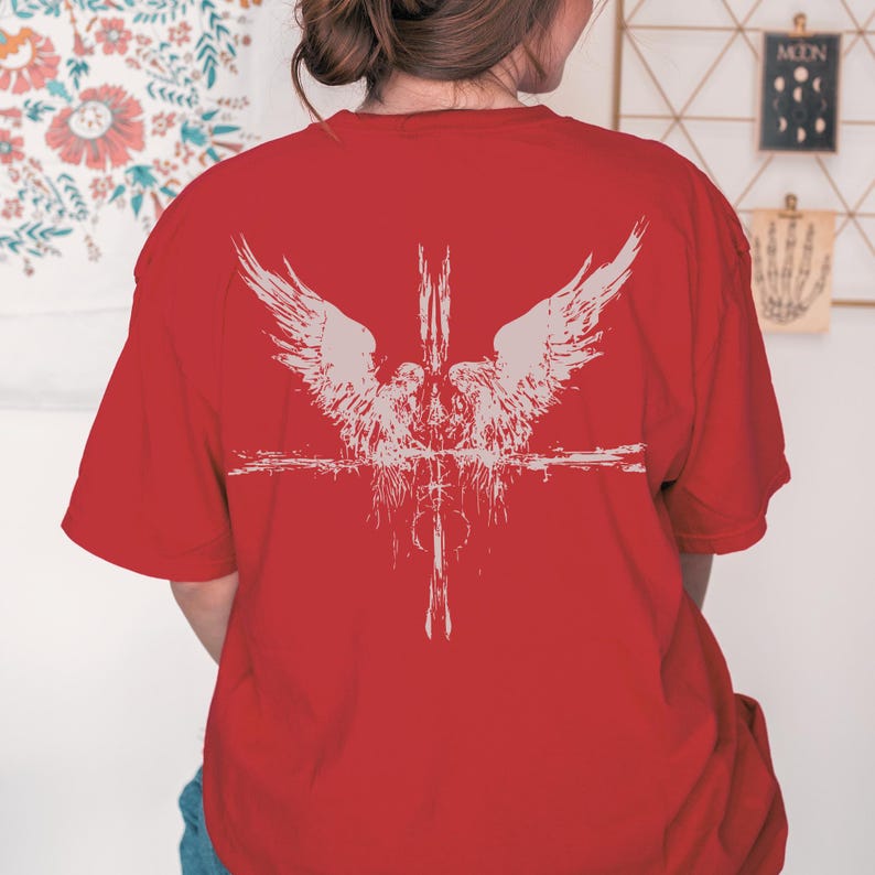 Camiseta con colores cómodos de Ángeles en la Cruz: Camiseta grunge inspirada en el amor metalero cristiano Red