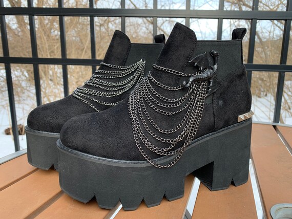 black platform boots size 6