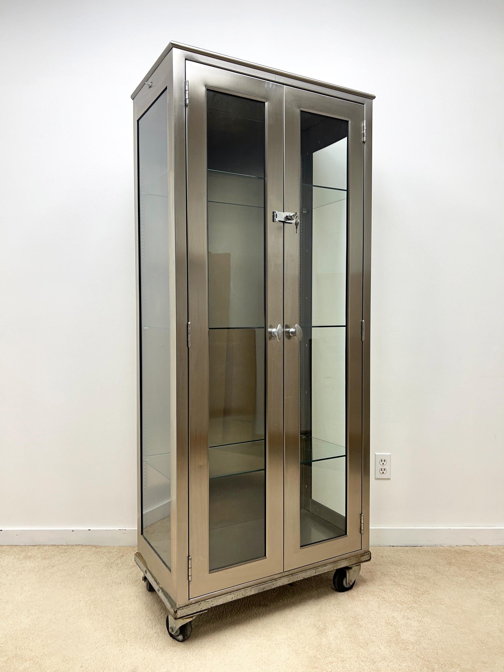 金属製キャビネット　Industrial Doctors Cabinet Vintage Industrial Metal Medicine/Medical Cabinet with Glass