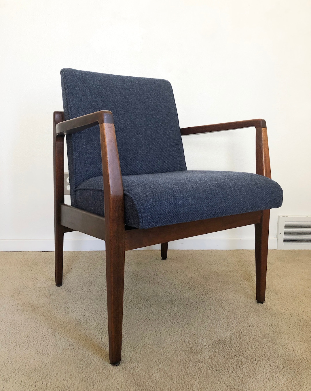 Vintage Jens Risom Lounge Walnut Lounge Chair Mid Century