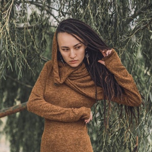Dames sweaterjurk Tinúviel Caramel / Lange trui met capuchon