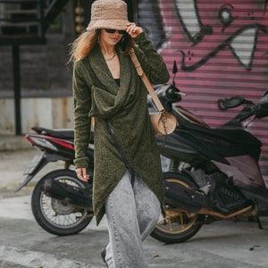 Pull asymétrique Achara / Veste cardigan gris foncé pour femmes / Veste mi-saison Pullover Olive